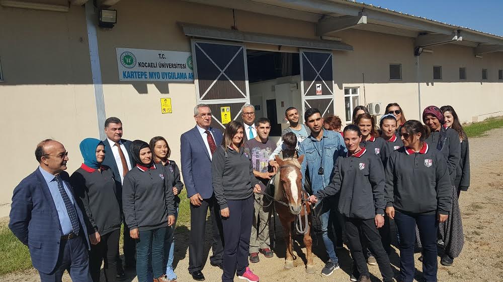 Kırsalda kadın seyisler yetişiyor projesi başladı