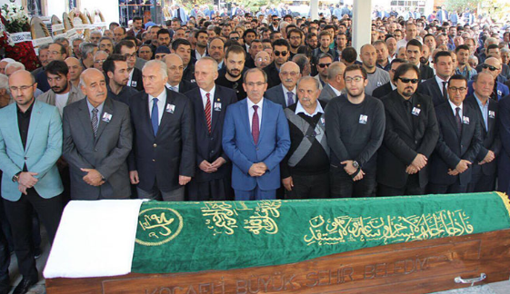 Öldürülen avukat toprağa verildi