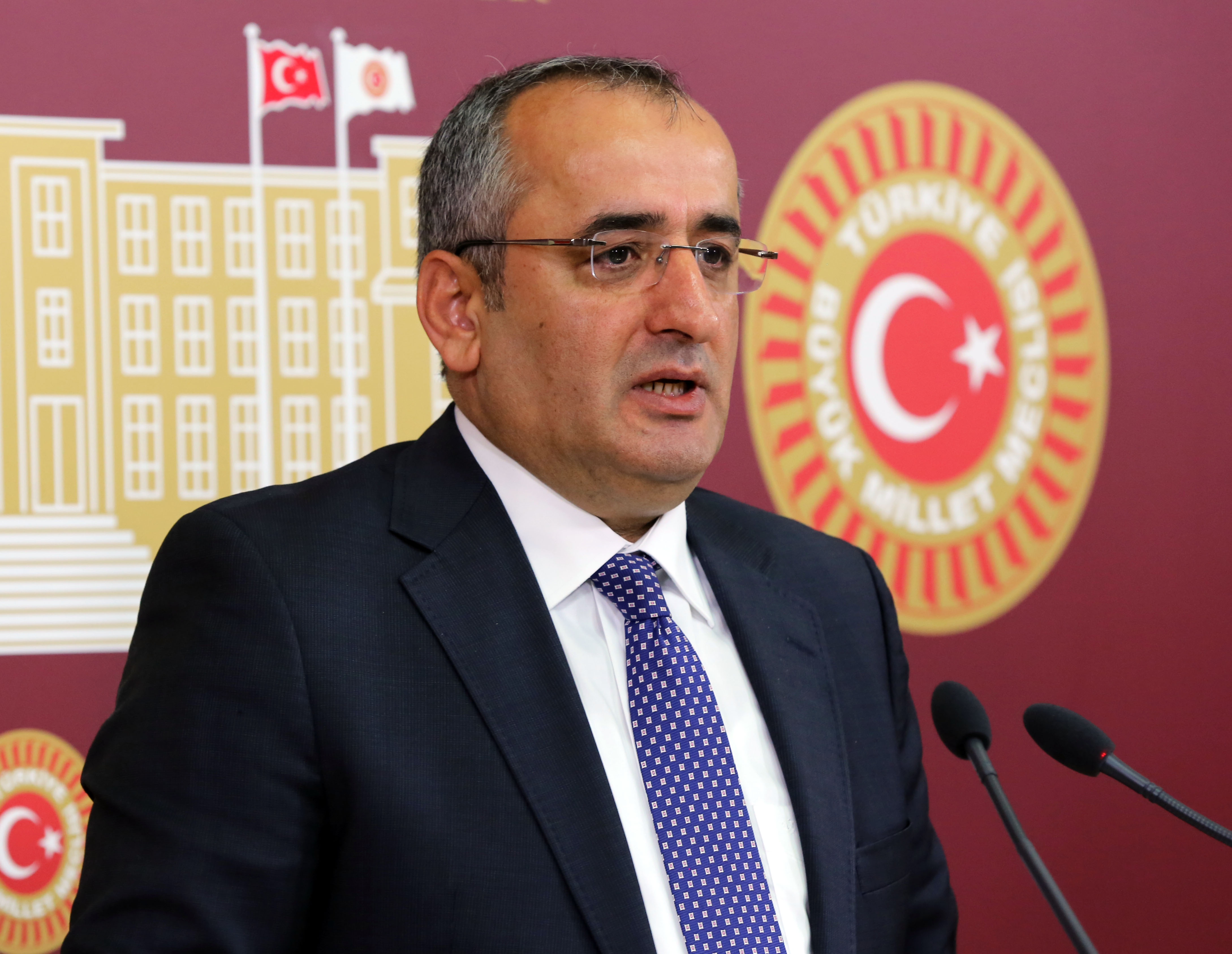 CHP’li Akar muhtarları unutmadı