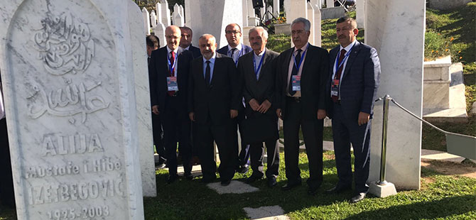 Karabacak, Aliya İzzetbegoviç’in kabrini ziyaret etti