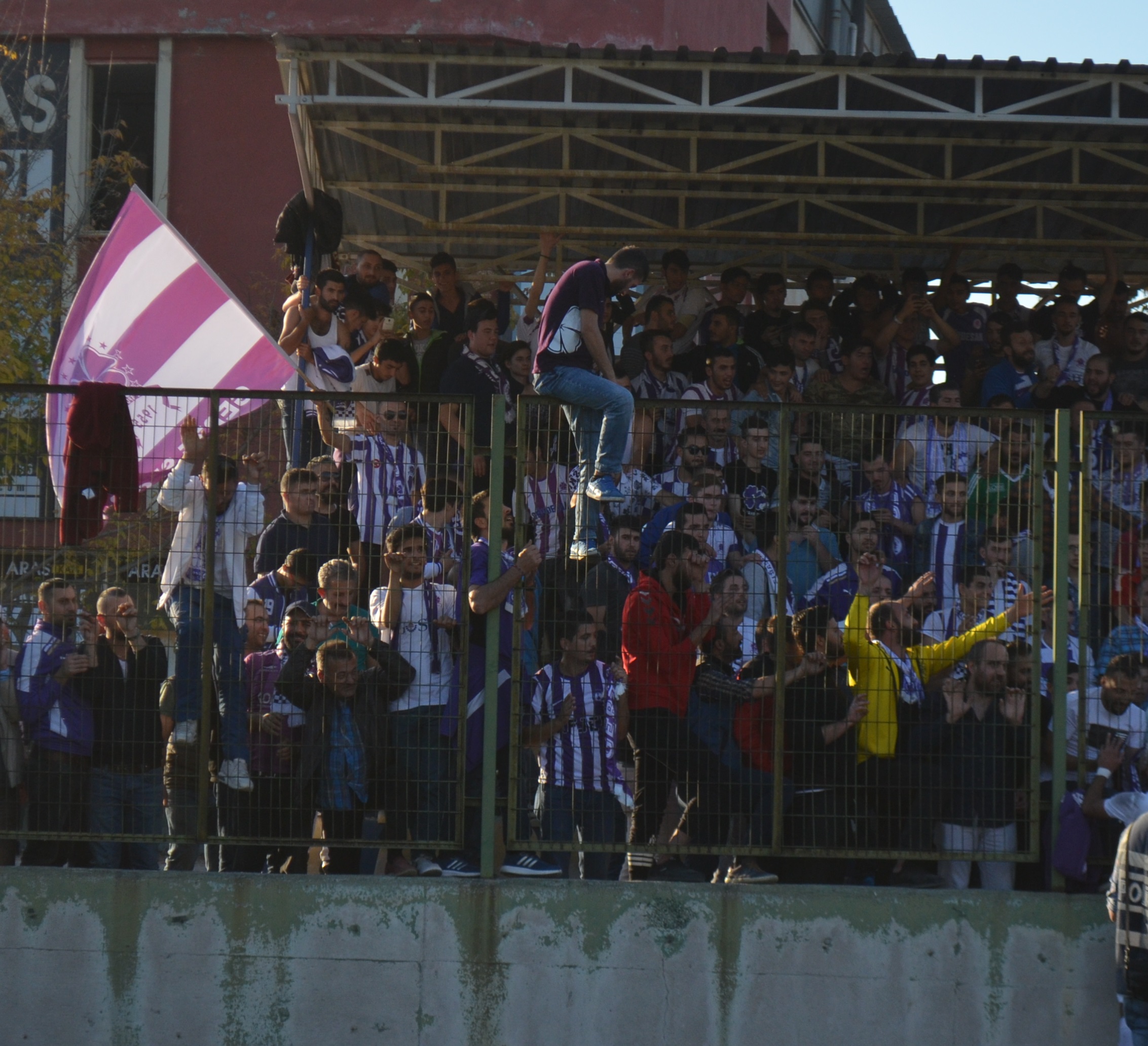 GEBZESPOR KAZANIYOR TARAFTAR COŞUYOR