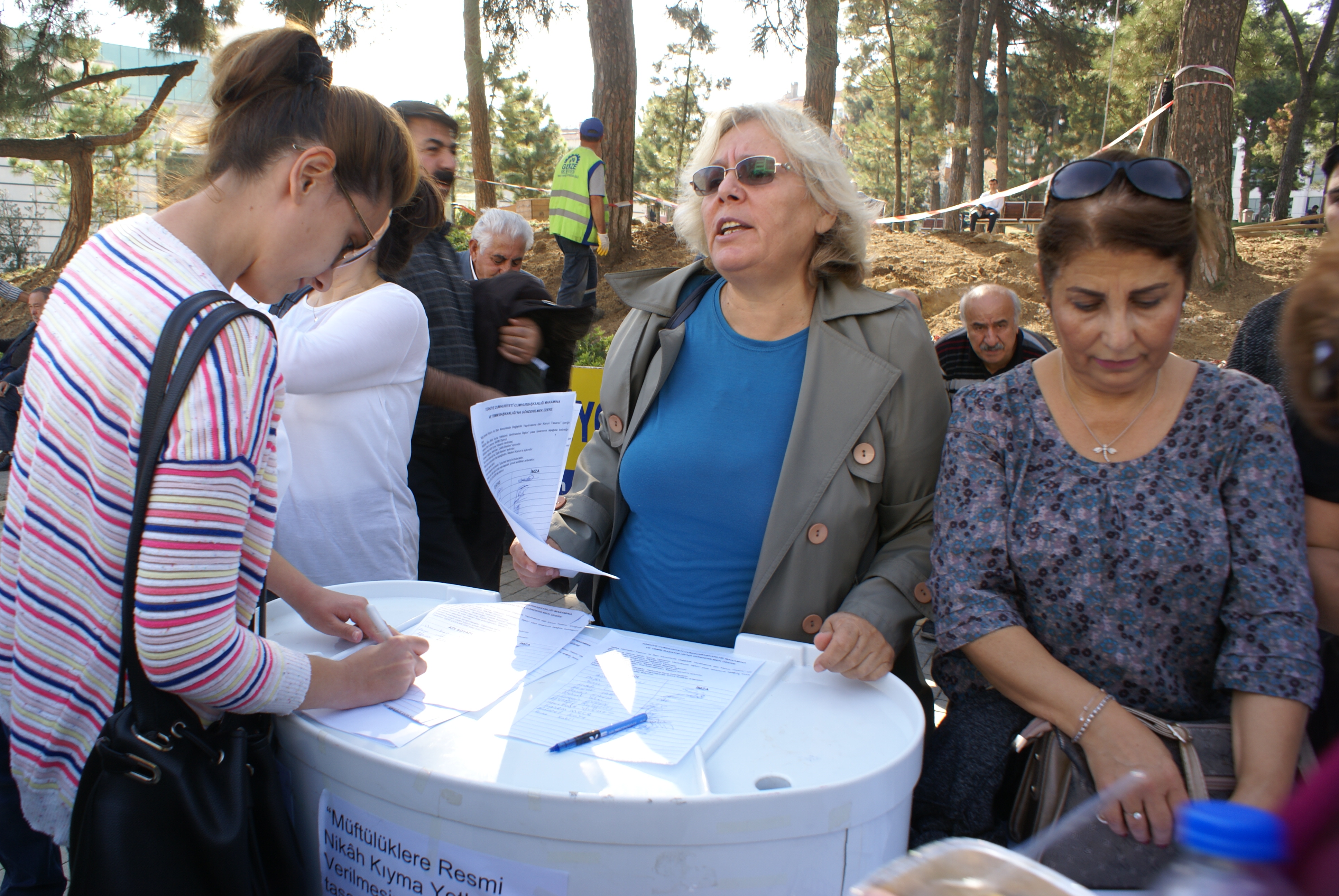 CHP’liler aşure dağıttı