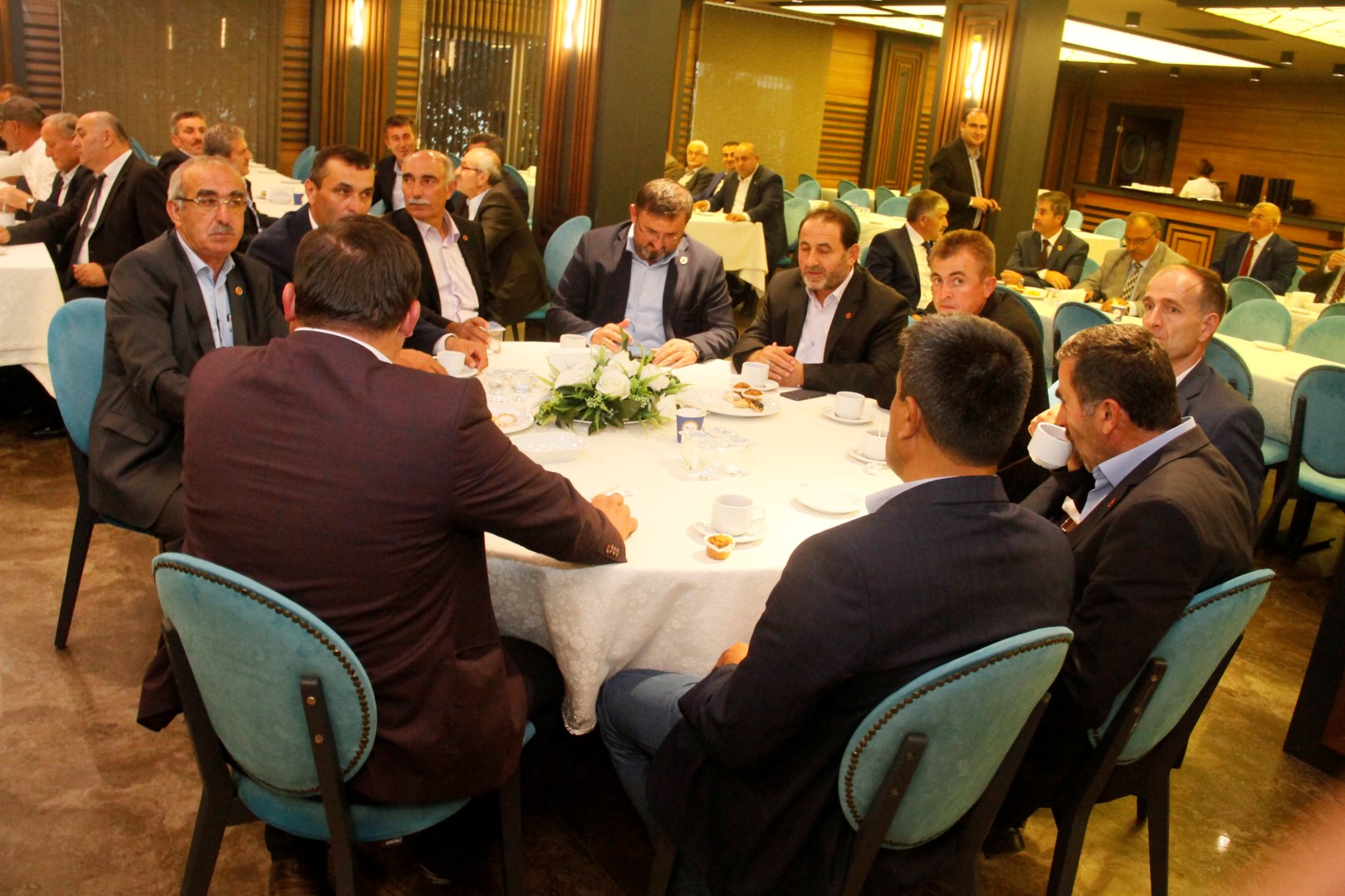 243 köy muhtarları ile buluştu