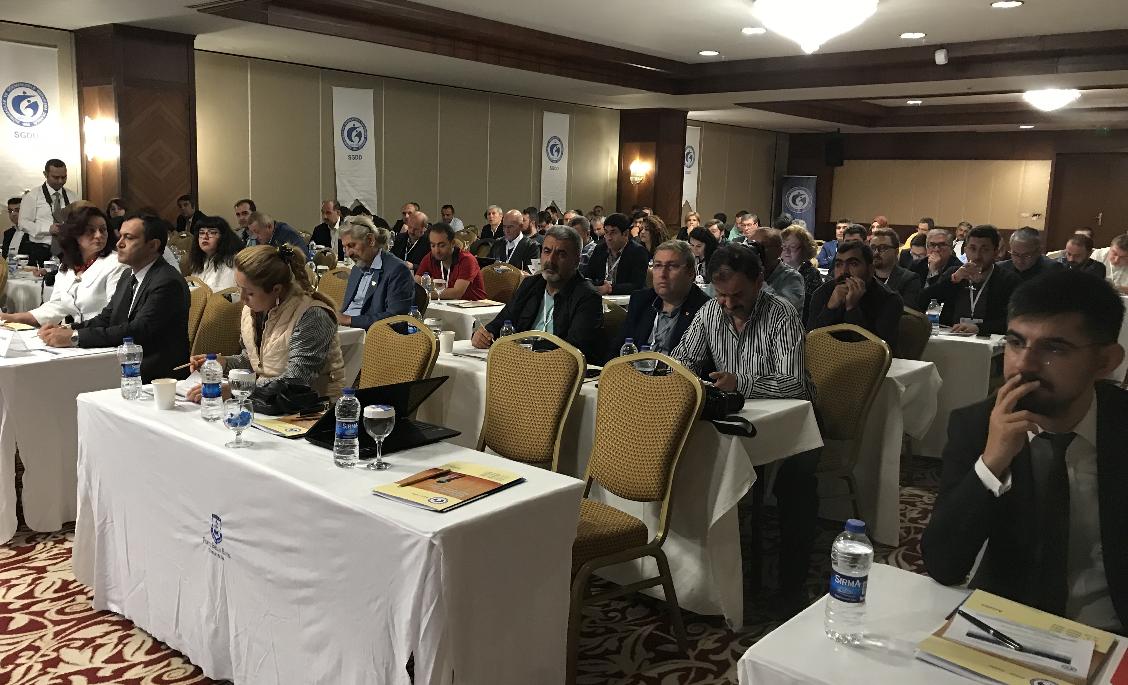 Antalya’da Göç ve Mülteci semineri, En fazla mülteci Türkiye’de