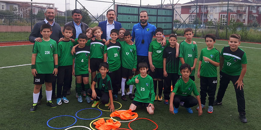 Yılmaz’dan, Kocaelispor Futbol Okulu’na ziyaret