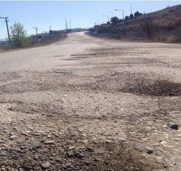  Köylere giden yol berbat bir halde