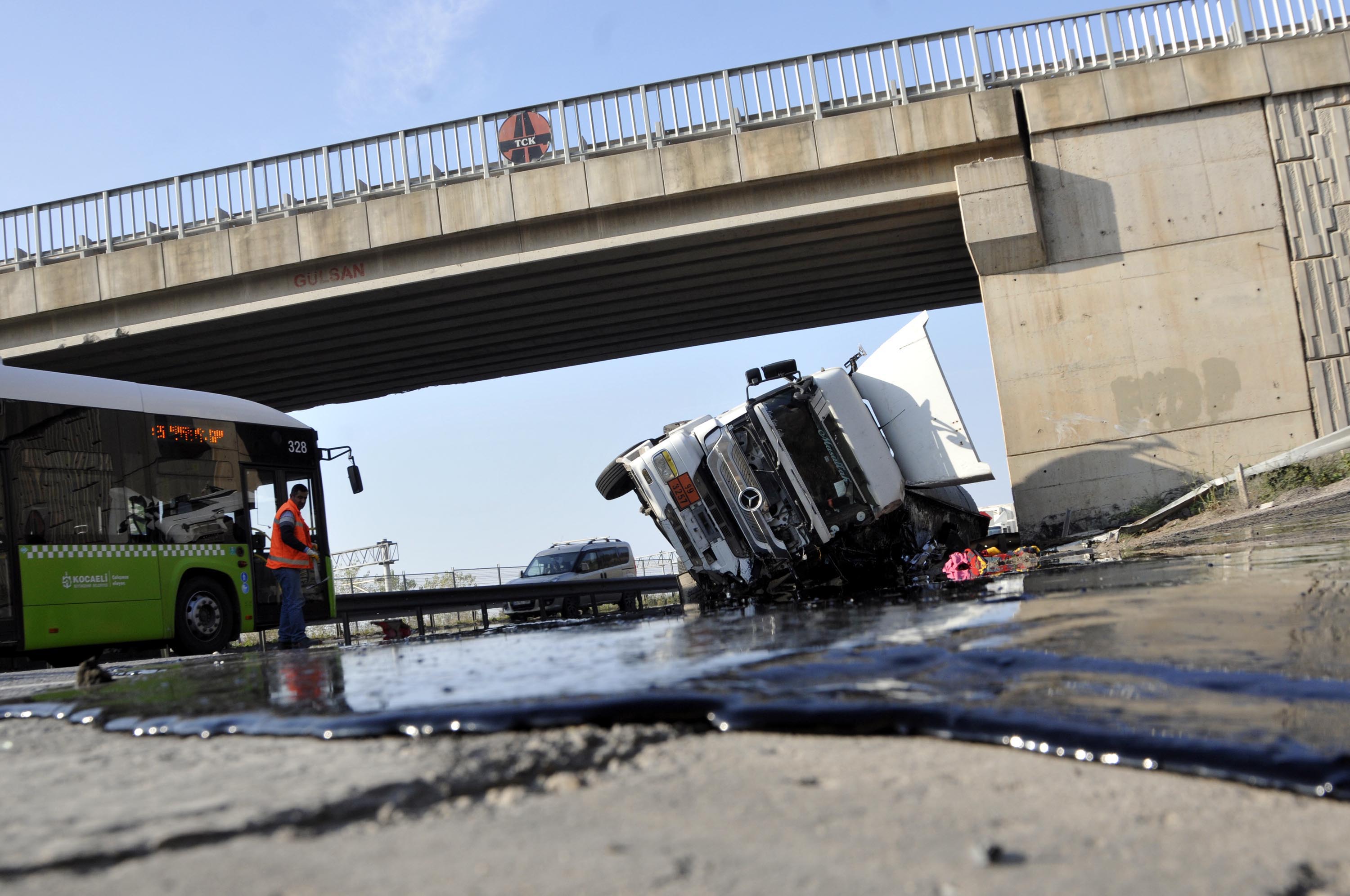 D-100'de tanker  devrildi