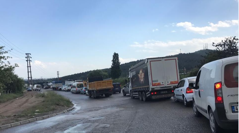 Yumrukaya kavşağında trafik çilesi bitmiyor