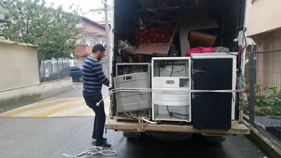 Remzi Kandaz yardımlara devam ediyor