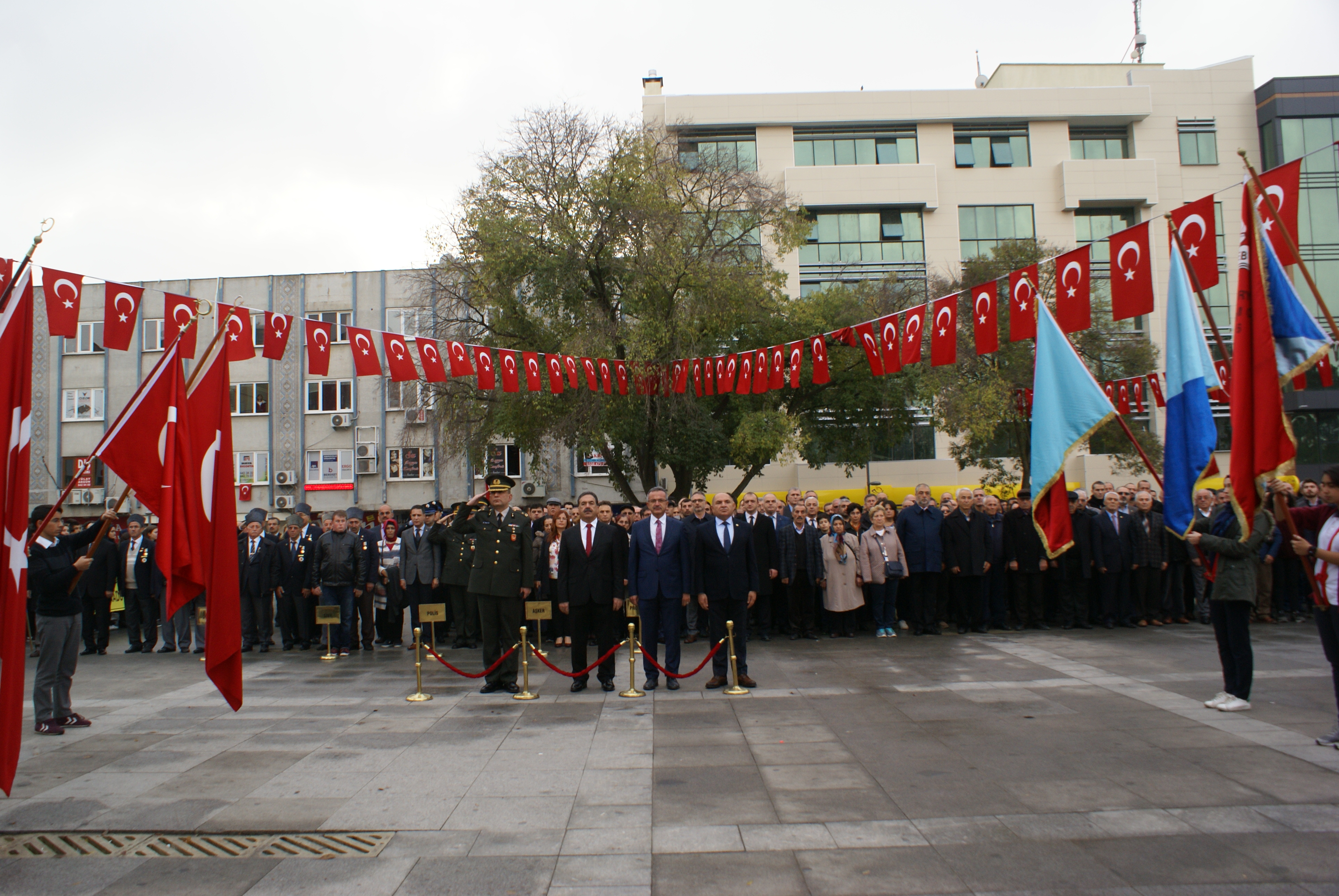 Atatürk’ü saygı ile andık!