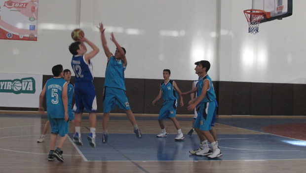 Liseler Basketbolda Kıyasıya Mücadele