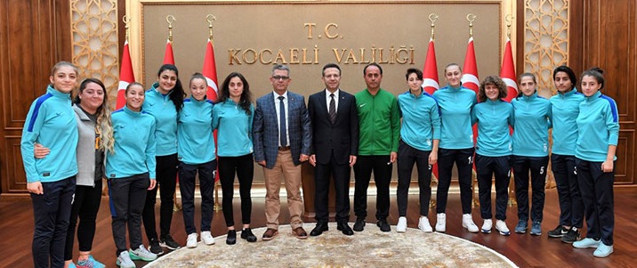 Vali Hüseyin Aksoy bayanları kutladı