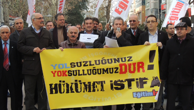 “Meşruluğunu yitiren hükümet istifa”