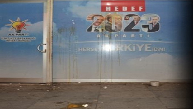 AKP’ye yumurta attılar