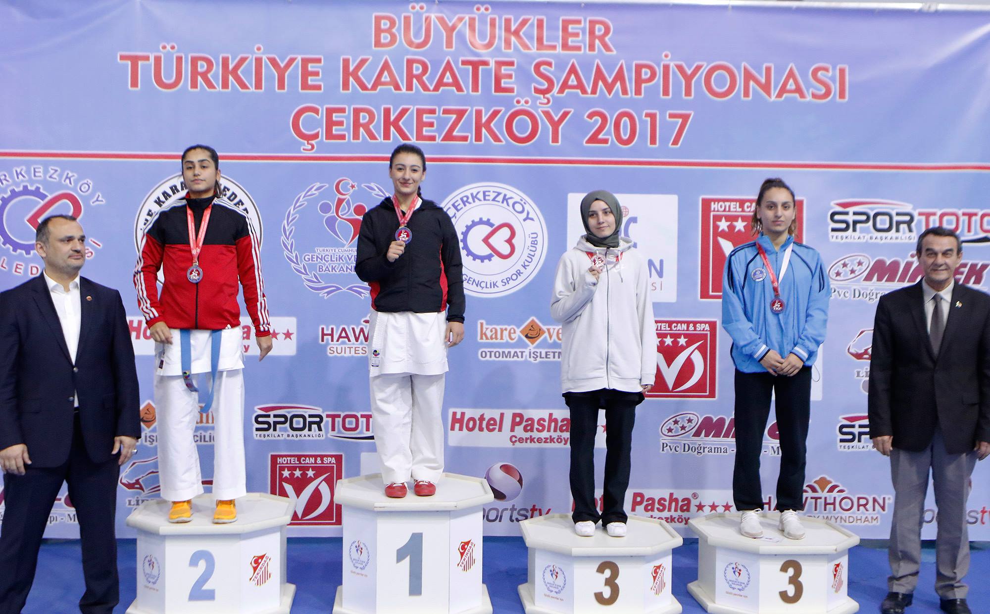 Kağıtsporlu karatecilerden 4 derece