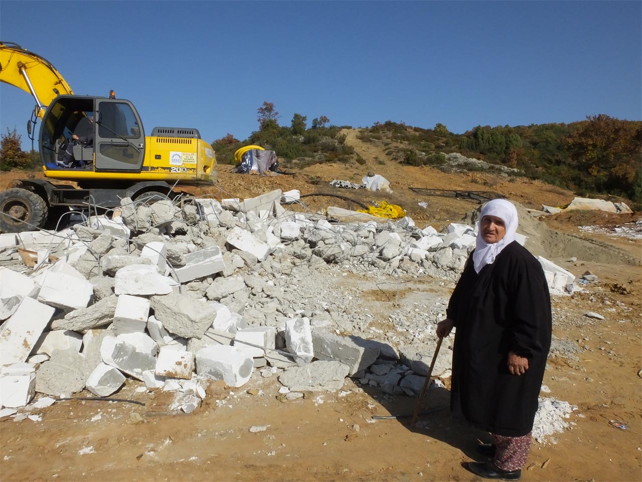 72 yaşındaki kadının evini yıktılar!