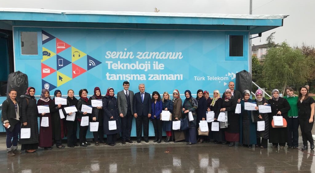 Telekom, Kocaelili kadınlara teknoloji eğitimi verdi