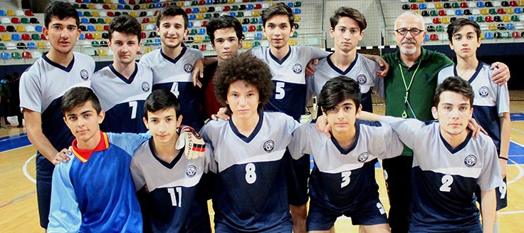 Genç erkekler futsalda büyük heyecan