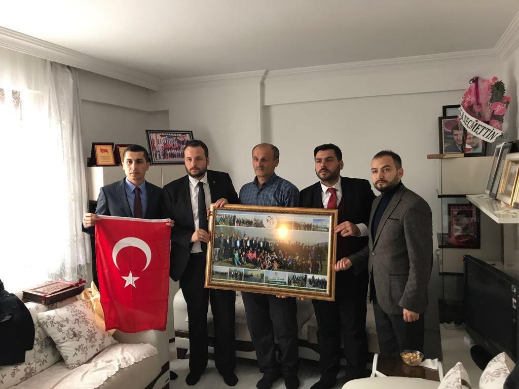 Şehit öğretmenin ailesini ziyaret ettiler