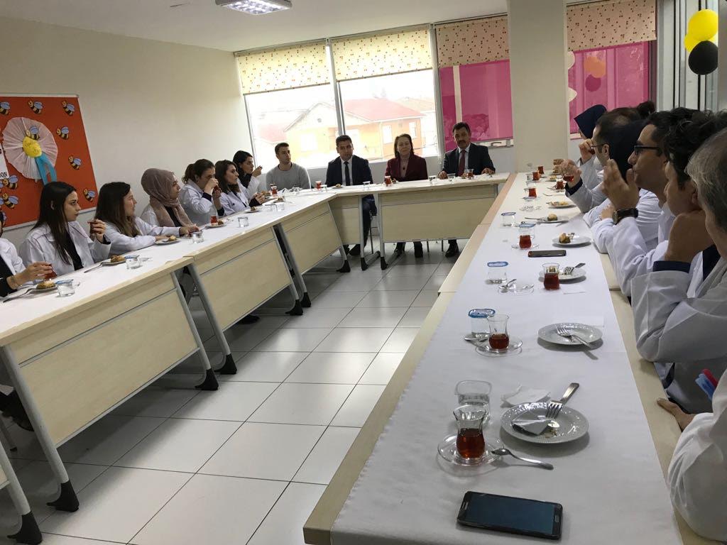 Yeni Atlas öğretmenleri unutmadı