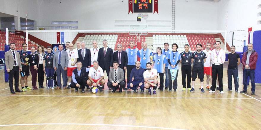 Kurumlararası Voleybol Turnuvası sona erdi