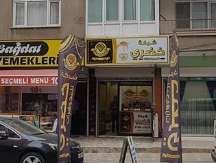 Bu dükkânlarda niye Türkçe tabela yok?