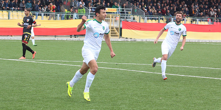 Gökdeniz şov sürüyor