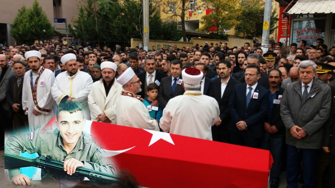 Şehit asker toprağa verildi