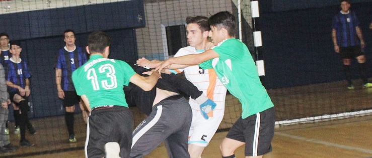 Salonda kavga çıktı