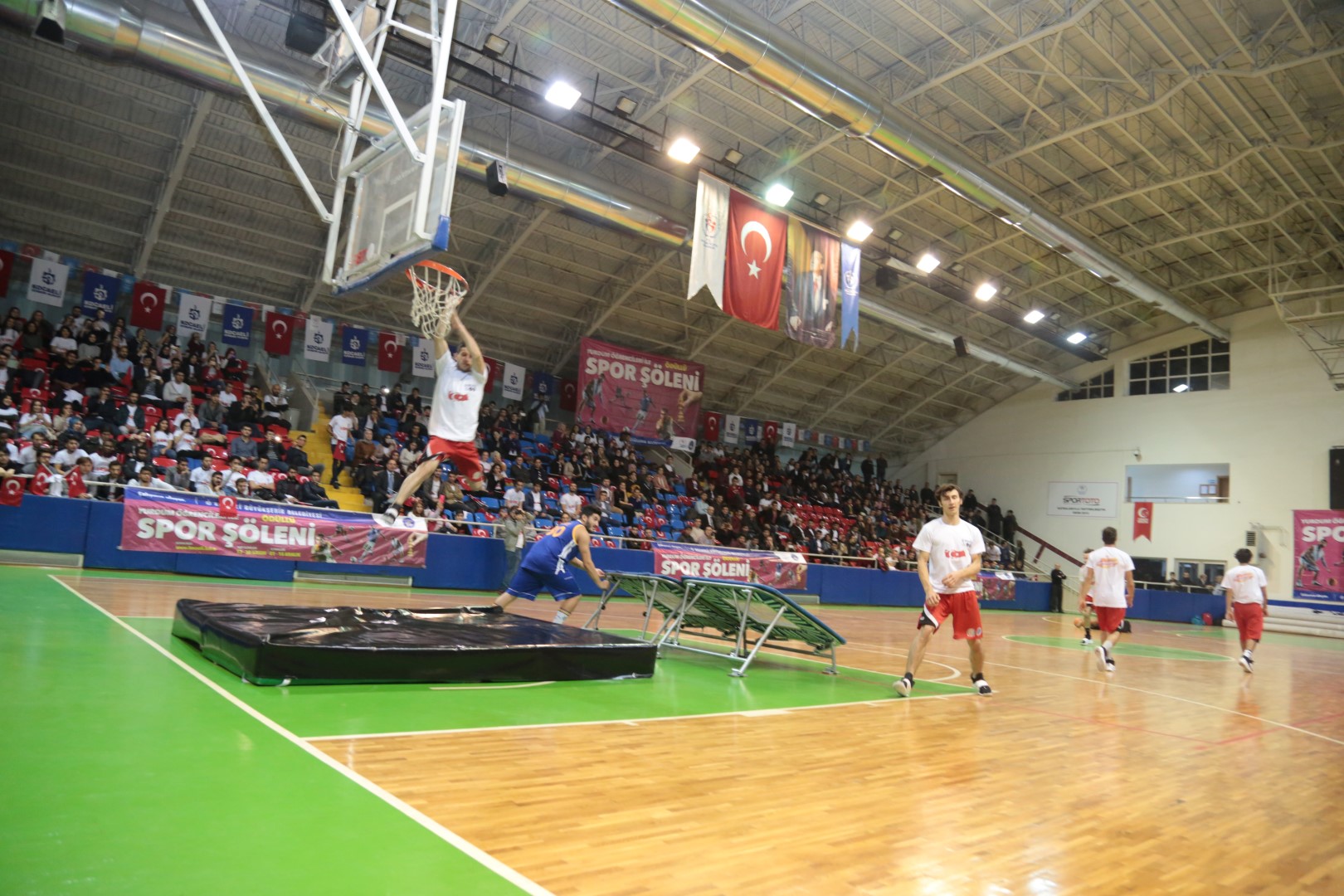 SPOR ŞÖLENİ COŞKULU BAŞLADI