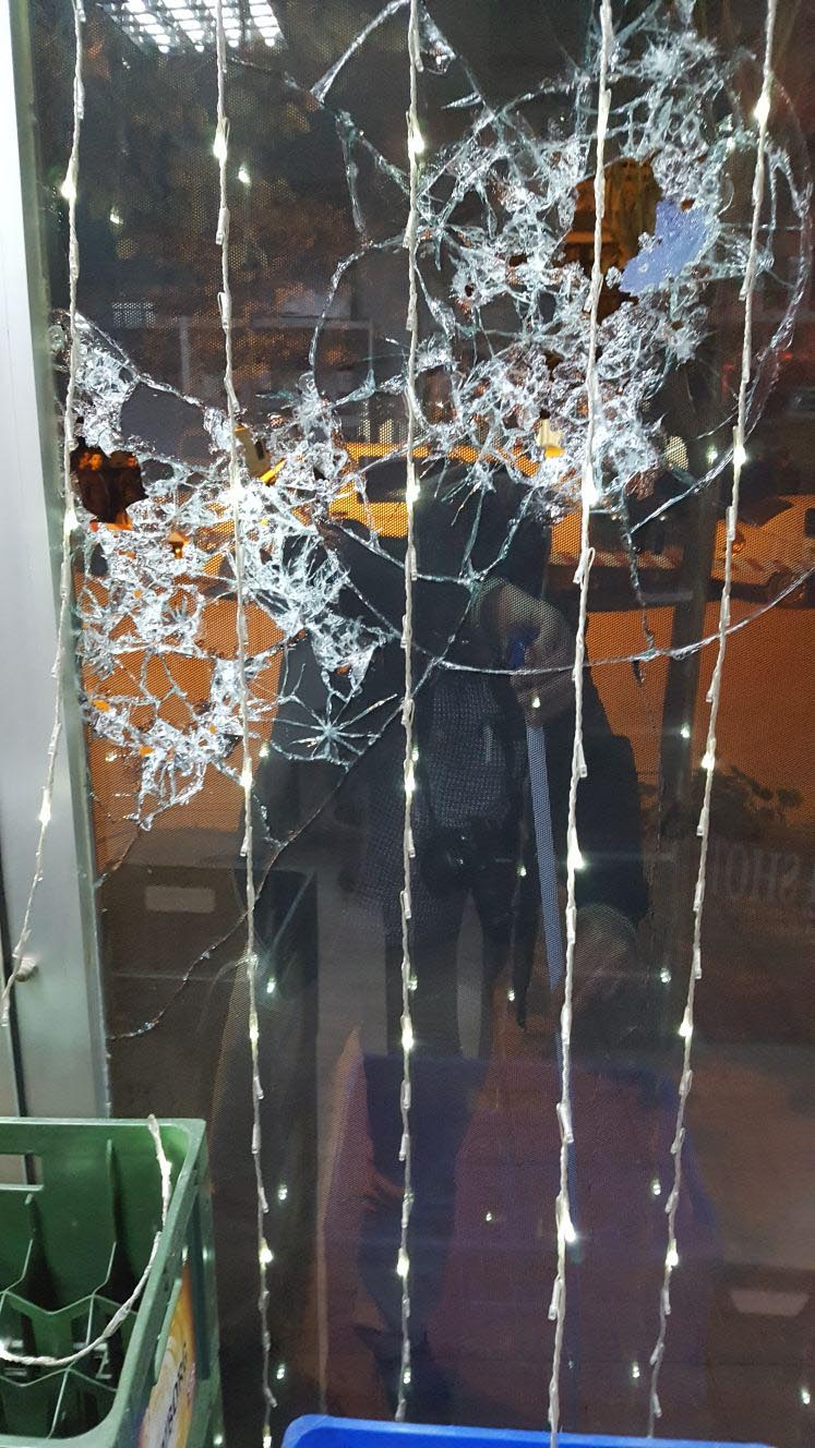 Büfeyi kurşunladılar