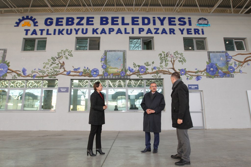 Kapalı pazara rüzgar önleyici paneller