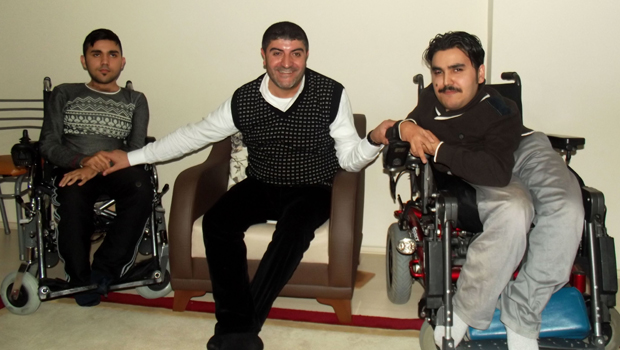 Koç, yılbaşını üç engelli kardeş ile geçirdi