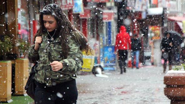 Kar geliyor derken cuma yine şaşırtacak! İstanbul'a kar ne zaman yağacak?