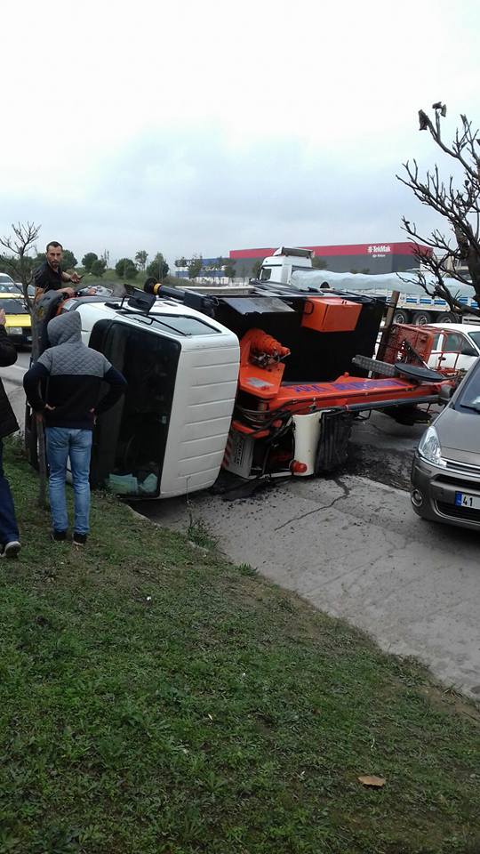 İki lastiği birden çıktı