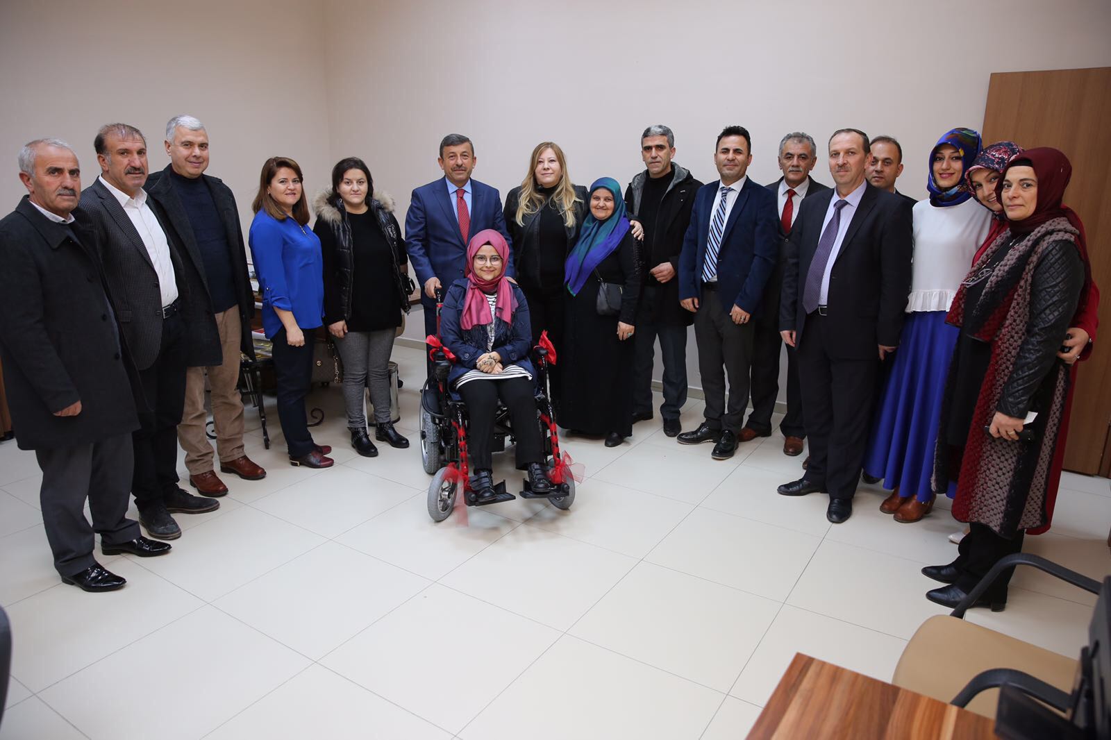 Özel Seymen’den akülü araç yardımı