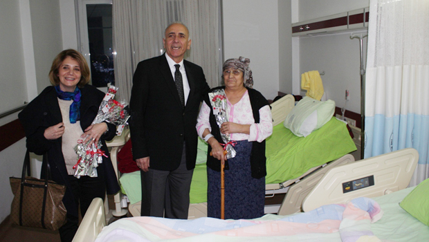 Hamşioğlu yılbaşı gecesini hastalara ayırdı