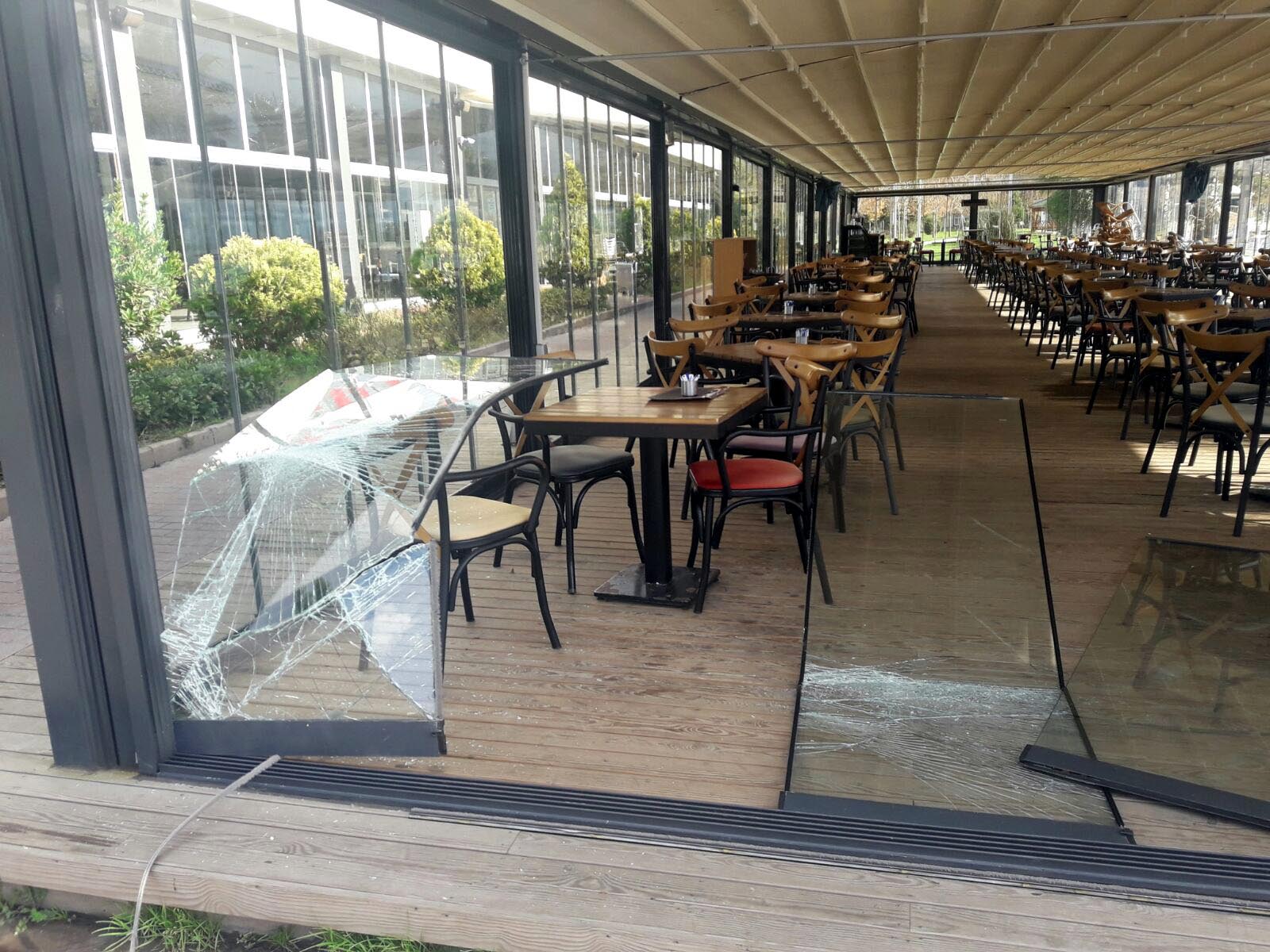  Sosyal tesisin camlarını tırdı