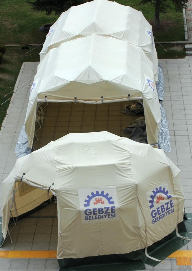 300 cenaze evine 87 çadır kuruldu