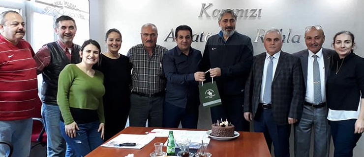 Ağa yeni yaşını arkadaşlarıyla kutladı