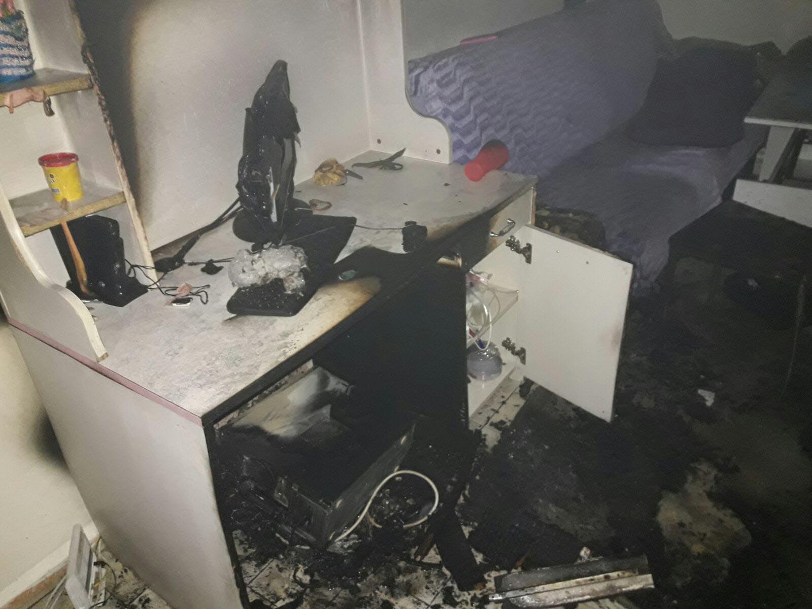 Bilgisayar evi yaktı