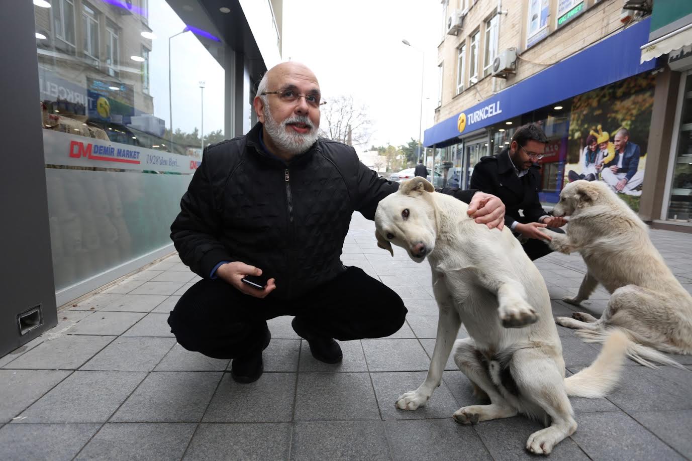 Sokağın maskotu oldular!