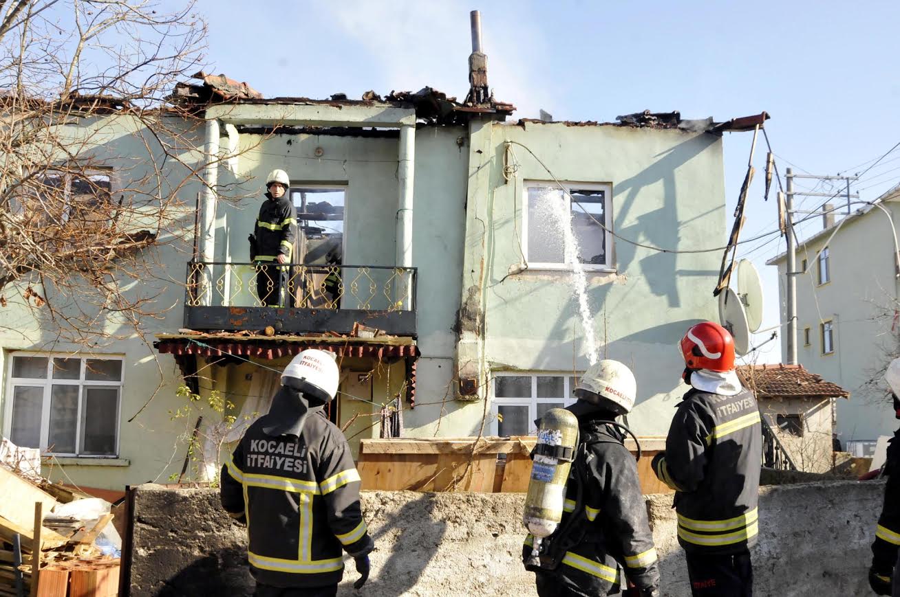 Yaşlı kadının evin yandı