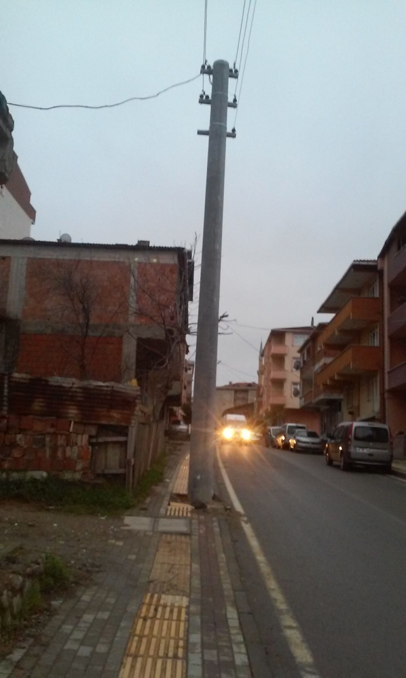 Direkler kaldırımlara dikiliyor