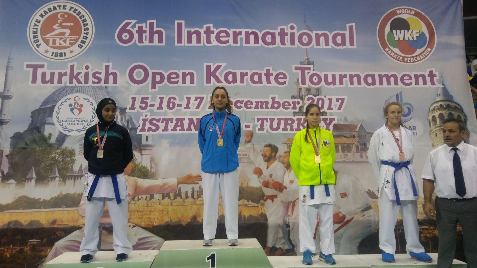 Mavi Beyazlılar İstanbul’dan 8 madalya ile döndü