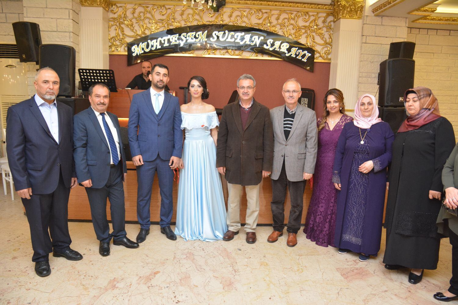 Metin Topçu kızını nişanladı