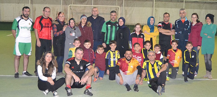 BABALAR VE ÇOCUKLAR TURNUVADA BULUŞTU