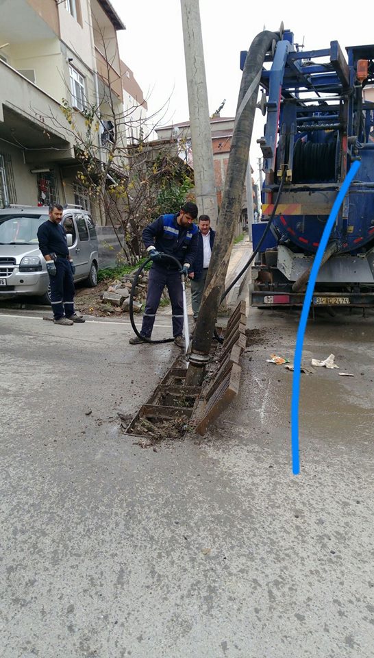 Ulus’ta mazgallar temizleniyor