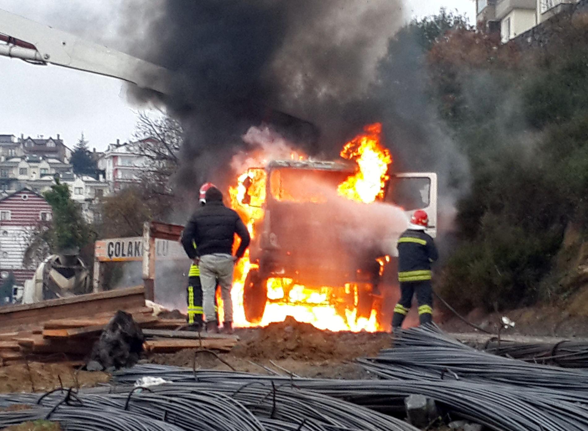 Beton pompası yandı