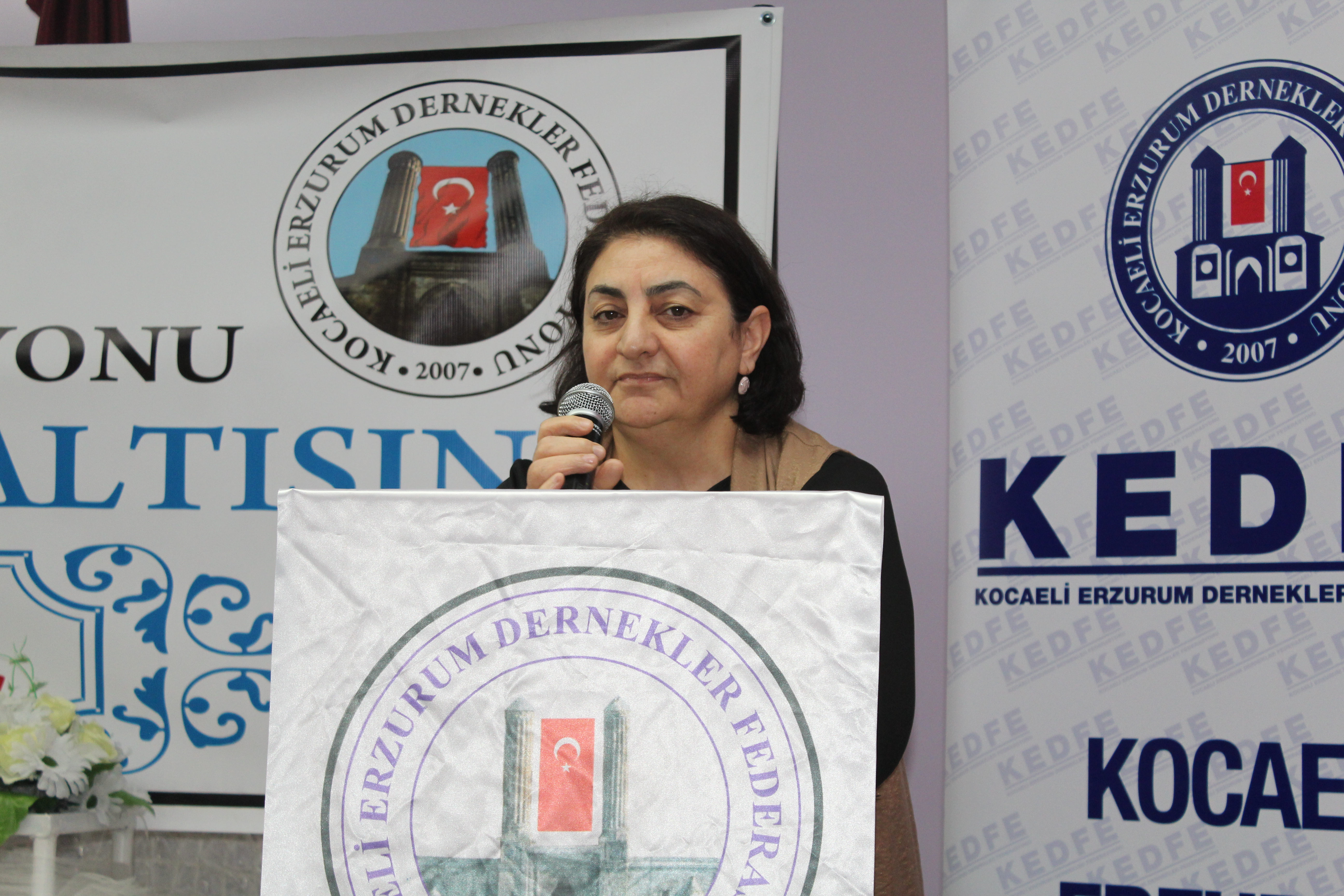 Kocaelili Nenehatunlar  İlgün’e emanet